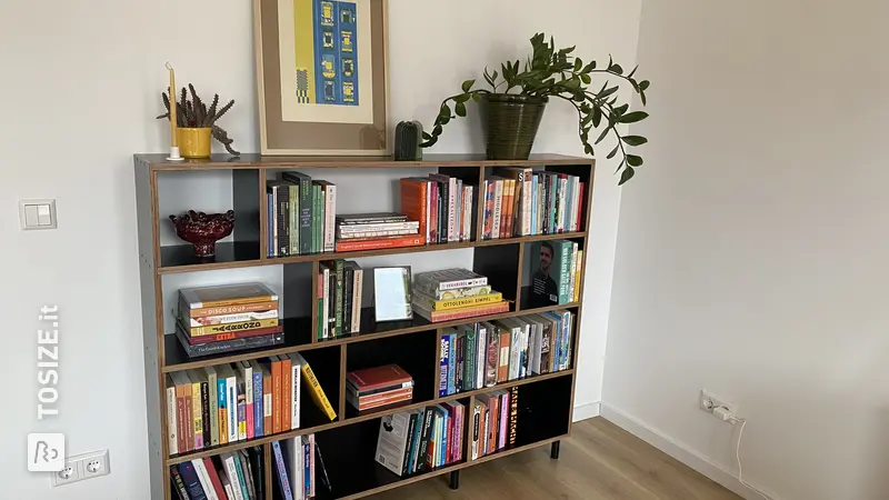 Libreria in compensato di cemento: unica e funzionale, di Mirthe
