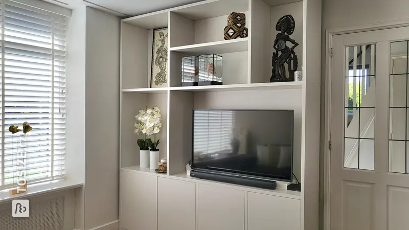Custom-made gray cabinet as a radiant asset, by Soesan