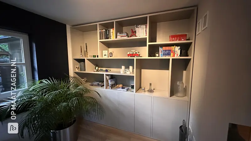 Inbouw vakkenkast voor de woonkamer, door Jelle