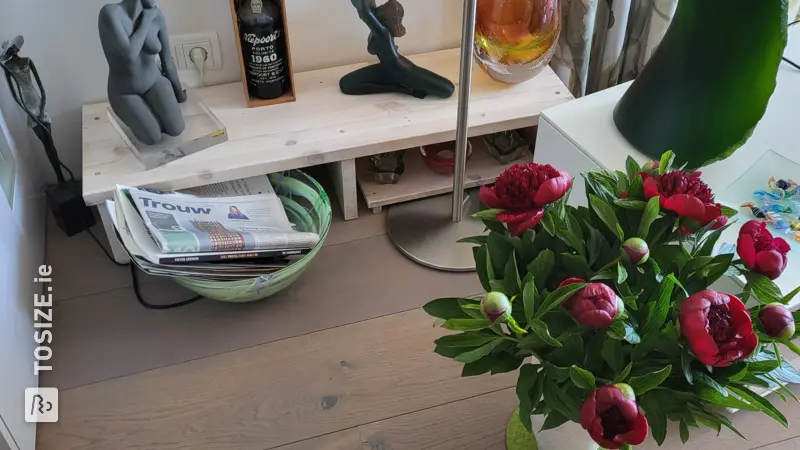 Presentation Rack for Collectibles, by Dick