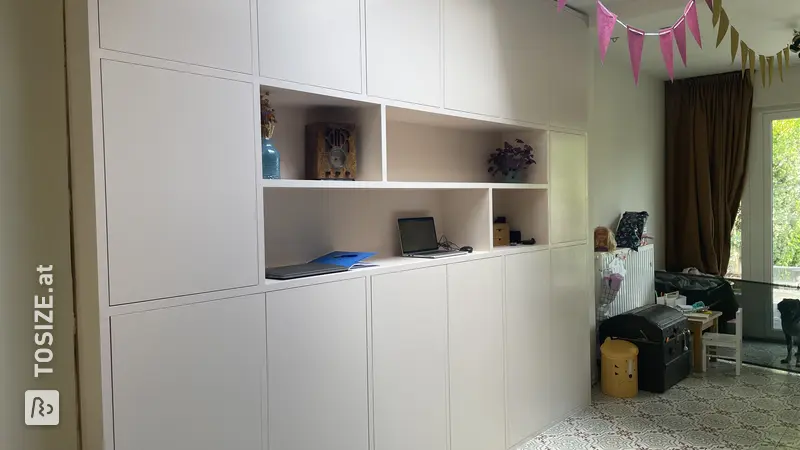 Maßgefertigter Einbauschrank für das Wohnzimmer von Morien