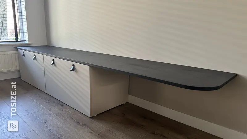Stilvolle Sitzmöbel aus Buche mit runder Ecke, von Jim