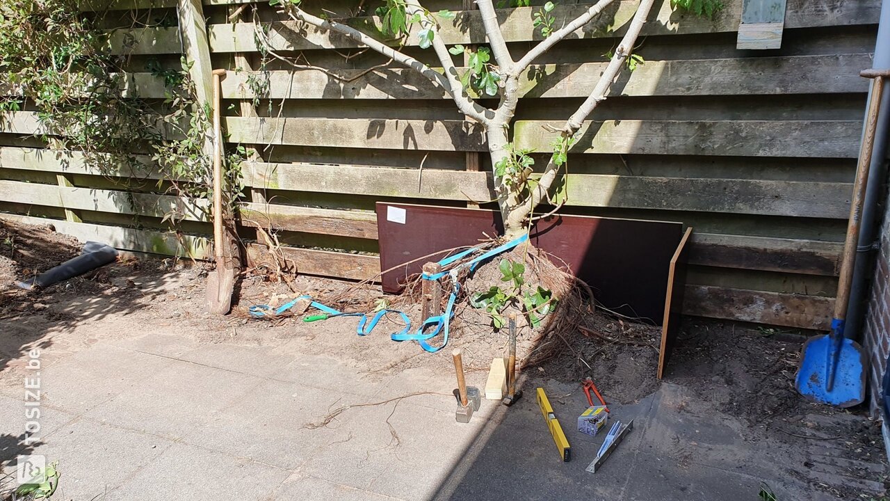 Vervangen hout van de kruidenbak in de tuin, door Rob