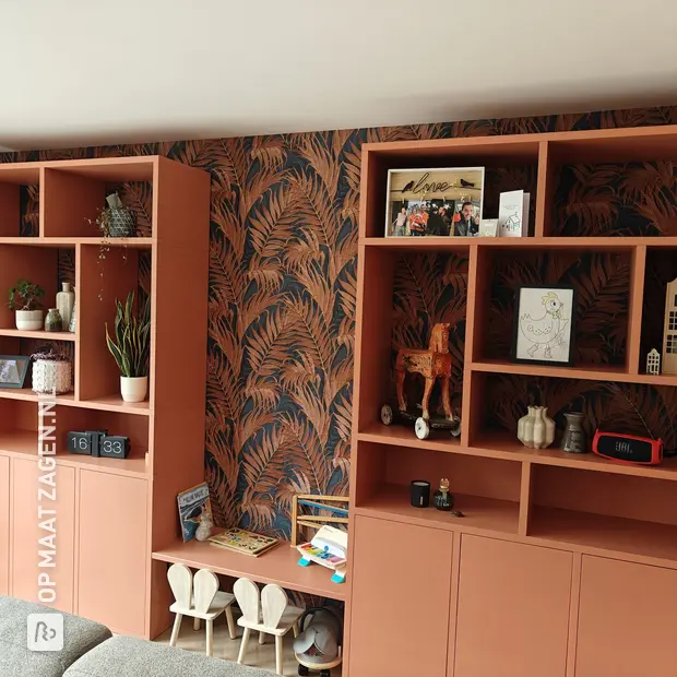 Perzische kastenwand met deuren en open vakken