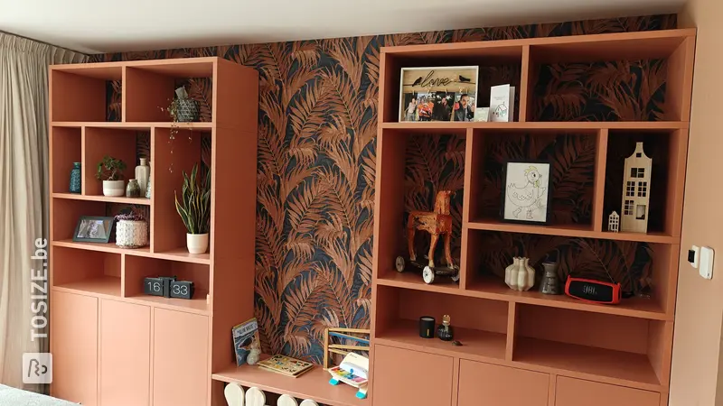 Schitterende Vakkenkast met Kinderbureau in Terracotta, door Roy