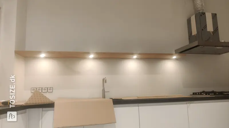 Sliding door cabinet and kitchen shelf DIY project with oak and Unilin chipboard, by Jasper Willem