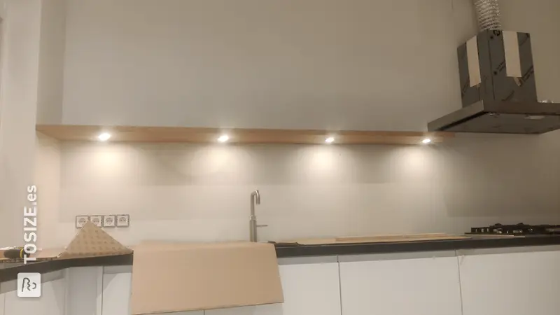 Sliding door cabinet and kitchen shelf DIY project with oak and Unilin chipboard, by Jasper Willem