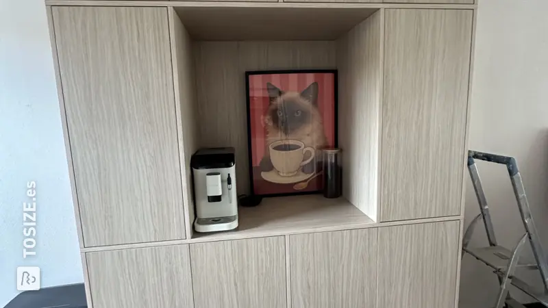 Stylish kitchen cabinet with coffee corner in natural oak structure, by Manon