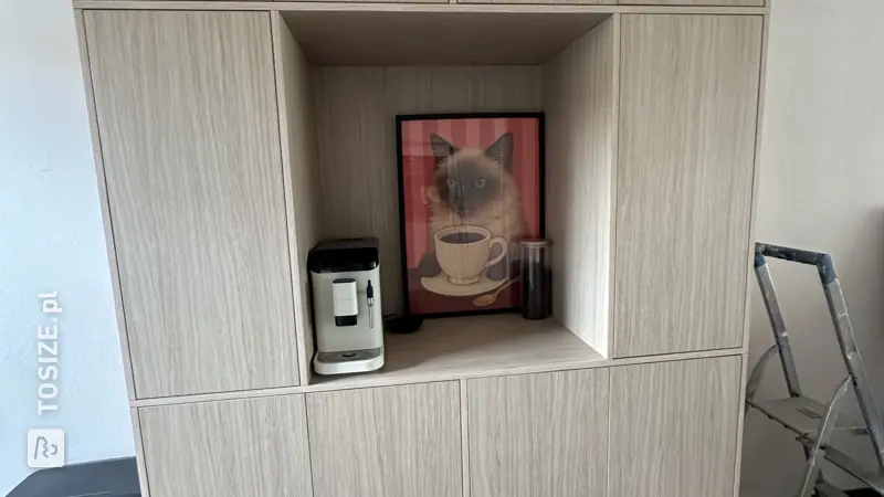 Stylish kitchen cabinet with coffee corner in natural oak structure, by Manon