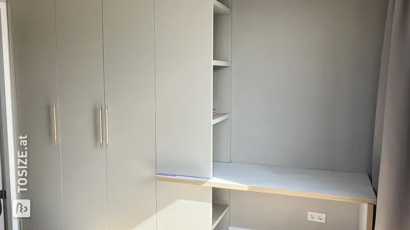 Wardrobe with storage compartments and MDF doors, by Babette