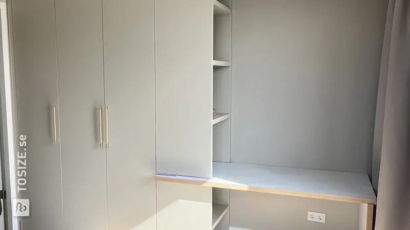 Wardrobe with storage compartments and MDF doors, by Babette