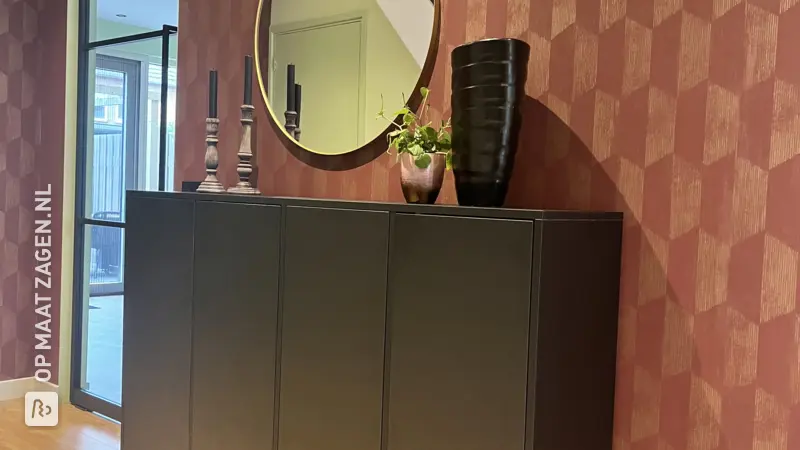 Stijlvolle Opbergkast voor Schoenen in de Hal, door Ilona