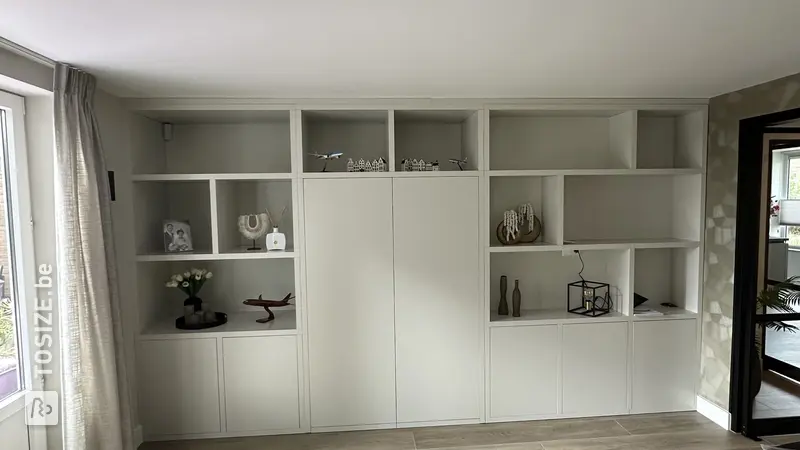 Kast met geïntegreerde thuiswerkplek in Farrow & Ball skimming stone, door Gerard
