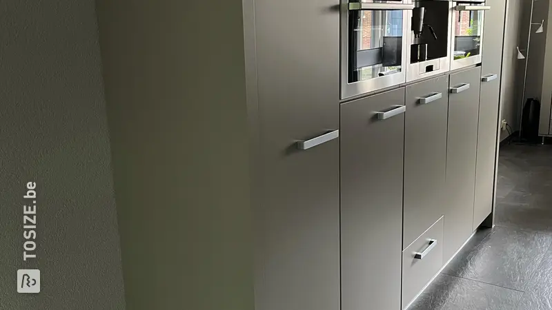 Meuble de cuisine sur mesure en MDF de 5 cm d'épaisseur, par Simon