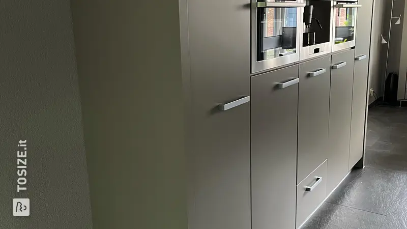 Mobile da cucina su misura in MDF da 5 cm di spessore, di Simon