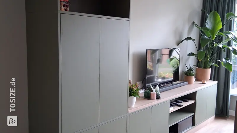Stilvolles olivgrünes TV-Sideboard für das Wohnzimmer von Stefan