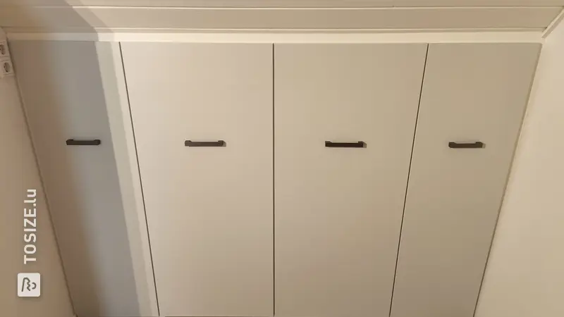 Smarter Einbauschrank unter Dachschräge, von Elisa