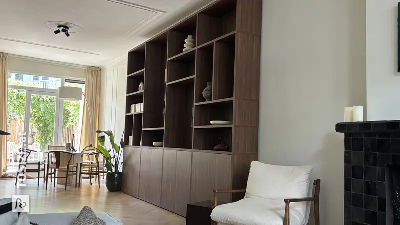 Selbstgemachter Wandschrank für das Wohnzimmer von Kars