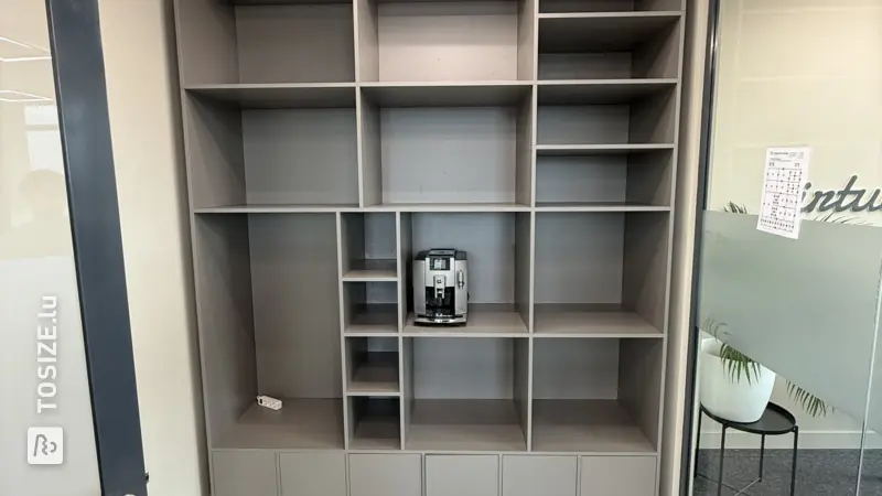 Maßgefertigter Büroschrank voller Muster von Stijn