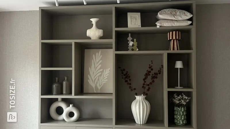 Belle étagère pour le salon, par Annick