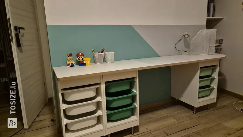 Bureau Enfant avec Rangement Pratique, par Jessica