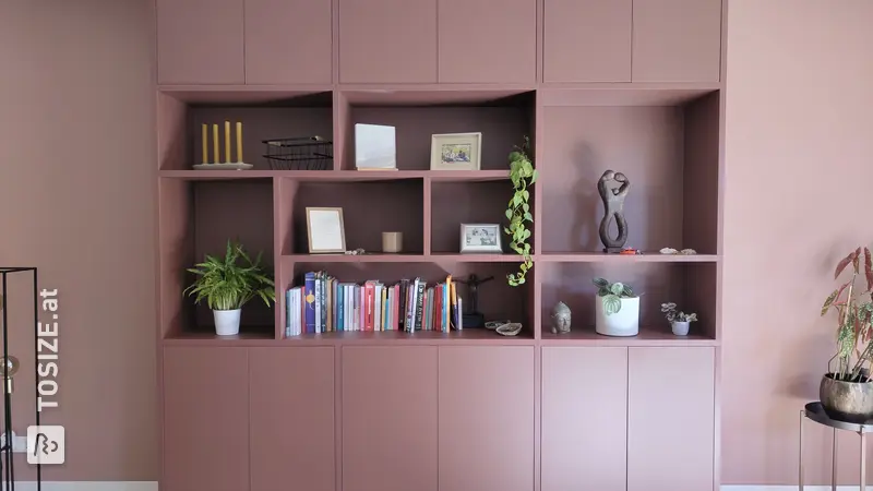 Asymmetrischer Wandschrank in geröstetem Braun für Ihr Wohnzimmer von Matthijs