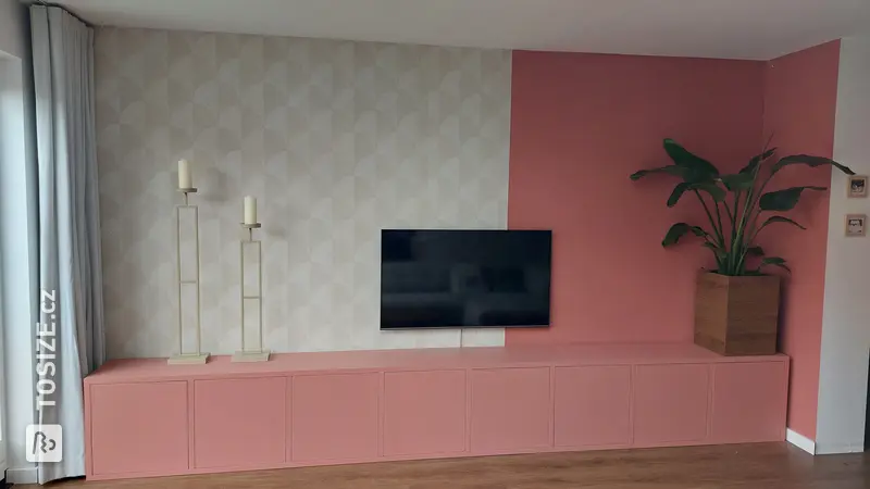Homemade pink TV cabinet for the living room, by Eline