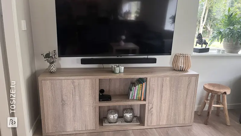 Meuble TV élégant de Robinson Oak, par Daisy
