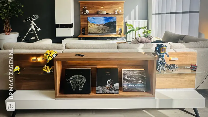 Stylish console table for the living room, by Ferry
