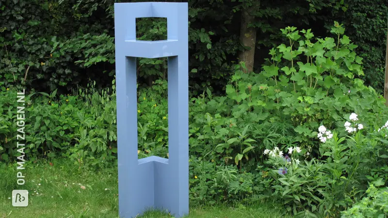 Geometrisch abstracte sculptuur van MDF, door Carl