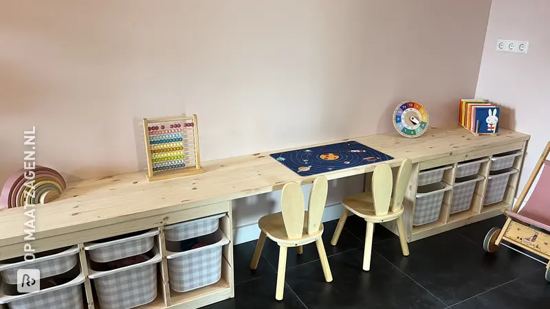 Stijlvol Grenen Bureau voor de Kinderspeelkamer, door Babette