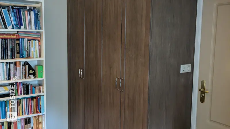Ampio armadio a muro per l'ufficio domestico, di Adrie-Piet