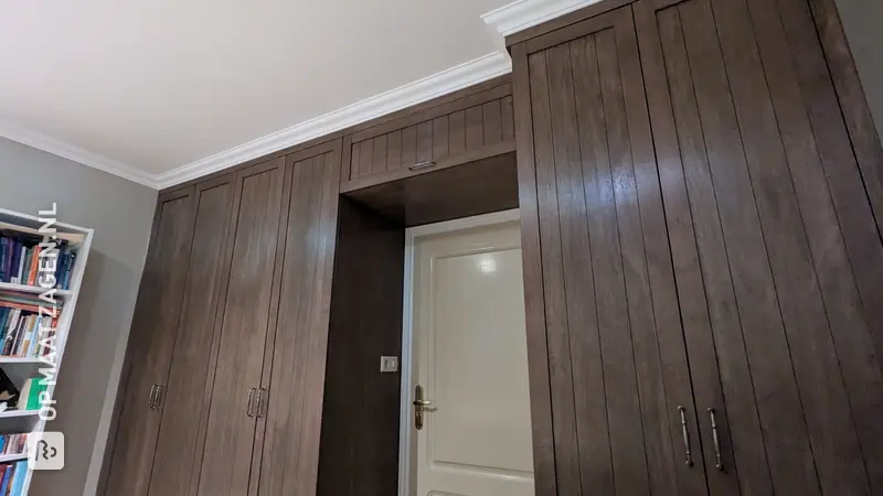 Spacious built-in wardrobe for the home office, by Adrie-Piet
