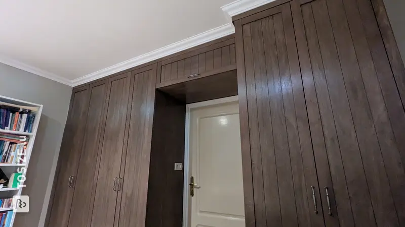 Placard intégré spacieux pour bureau à domicile, par Adrie-Piet