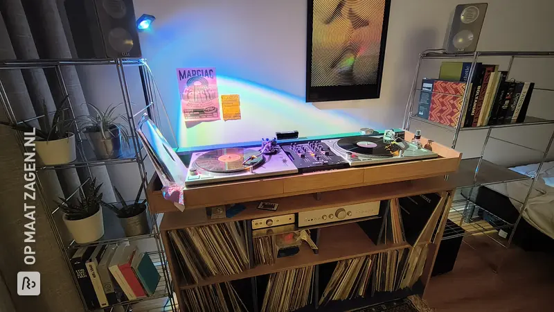 DJ Booth in Vinylkast voor Liefhebbers, door Noé