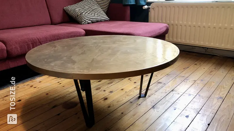 Golden Coffee Table made of Concrete Ciré, by Catelijne