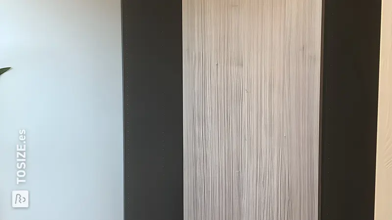 Armario de pared DIY para ropa deportiva y chaquetas, por Govert