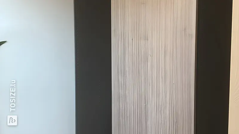 Penderie murale DIY pour vêtements de sport et vestes, par Govert