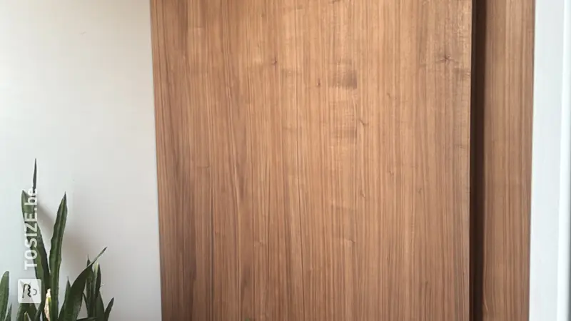 DIY Kastenwand voor Sportkleding en Jassen, door Govert