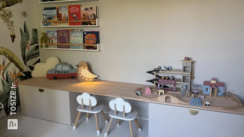Coin jeux avec IKEA Småstad et armoire à jouets, par Noushin