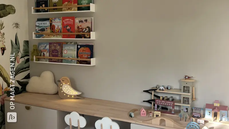 Speelhoek met IKEA Småstad en speelgoedkast, door Noushin