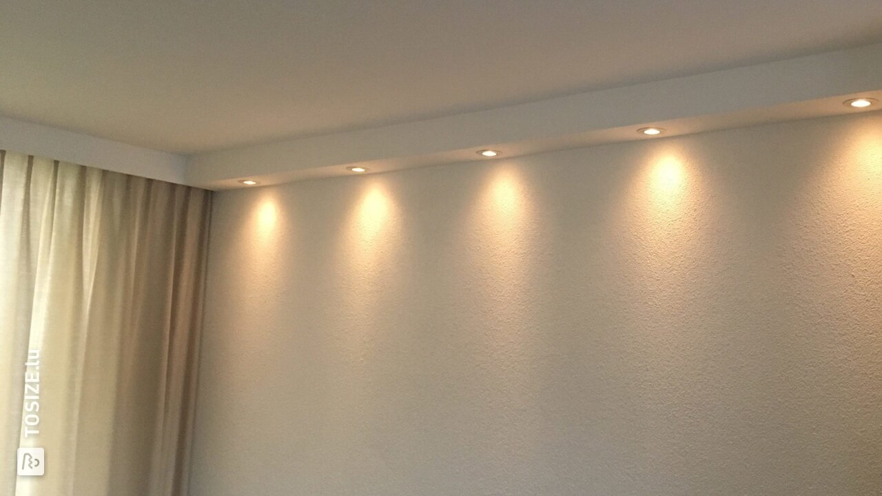 Cove mit LED-Spots, von Leon