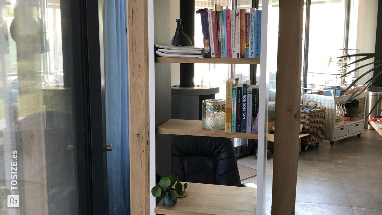 Separador de ambientes y librería en uno, de Peter