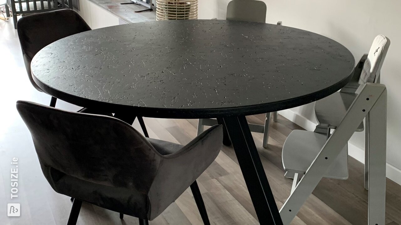 Round black table of painted OSB, by Jan Willem