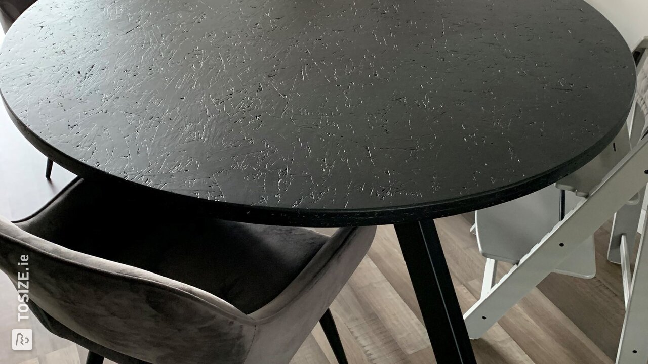Round black table of painted OSB, by Jan Willem
