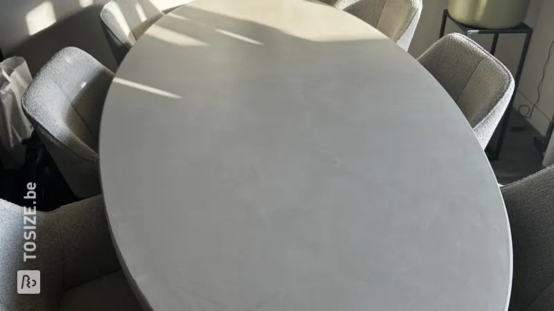 Créez votre propre table à manger ovale aspect béton, par Marten