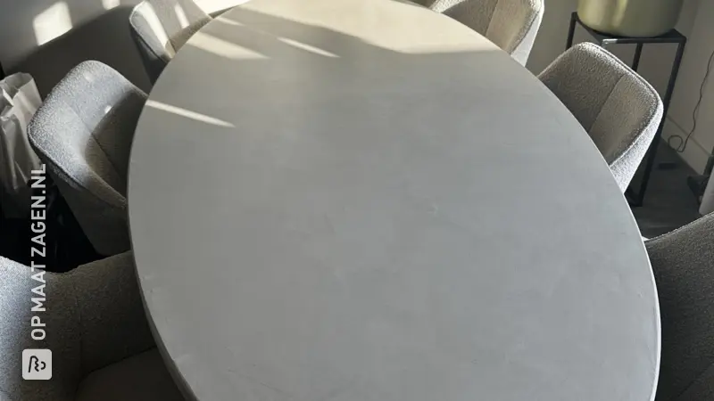 Ovale betonlook eettafel zelf maken, door Marten