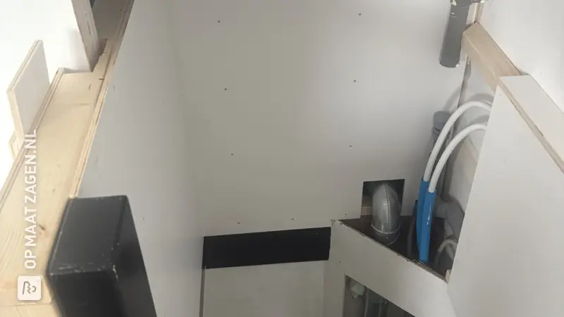 Stijlvolle Multiplex Koof en Traphek, door Peter