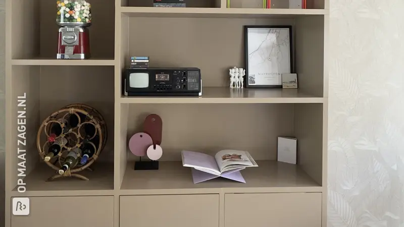 Stylish shelving unit for the living room, by Renee