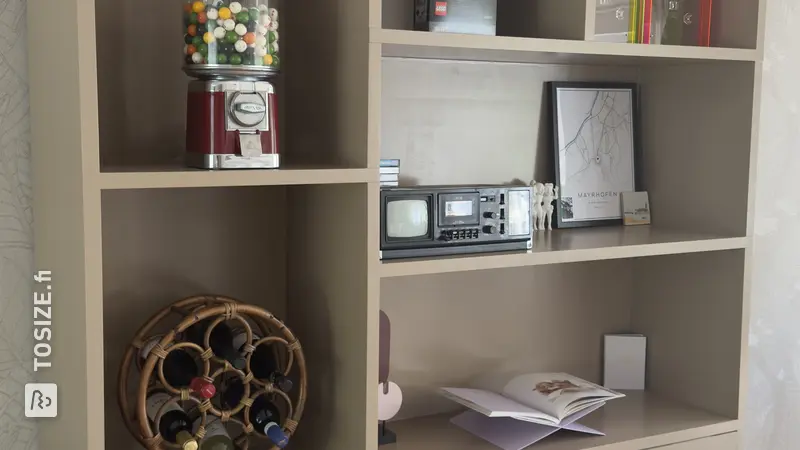 Stylish shelving unit for the living room, by Renee